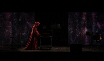 Plot Twist: obra interdisciplinaria fusiona teatro, música y videoarte en el Helénico