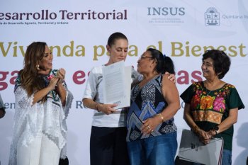 Sheinbaum y Mara Lezama entregan 474 escrituras en Playa del Carmen tras 30 años de espera