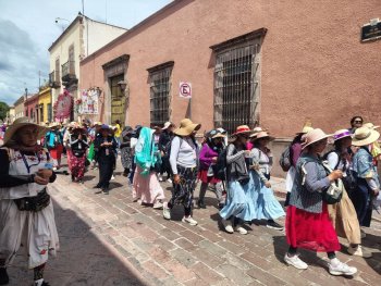 Peregrinación de Querétaro al Tepeyac avanza sin incidentes; más de 32 mil fieles en ruta