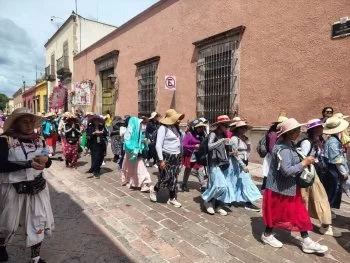 Peregrinación de Querétaro al Tepeyac avanza sin incidentes; más de 32 mil fieles en ruta