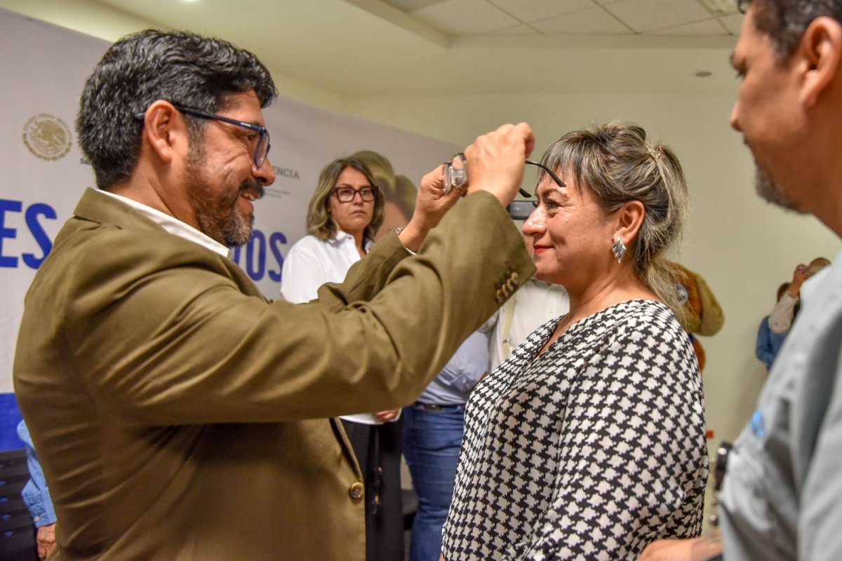 Entrega DIF Estatal 204 apoyos auditivos y visuales en Ciudad Juárez