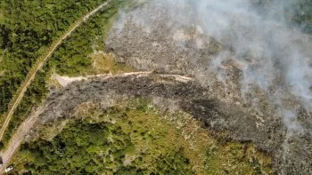 Controlan 60% del incendio en relleno sanitario de Acatlán de Osorio; afecta 8 hectáreas