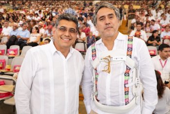 Embajador de la Unión Europea recorre la Feria del Mezcal en Oaxaca