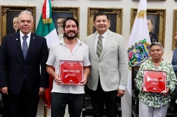 Gobernador Armenta entrega placas MICHELIN a 14 restaurantes de Puebla