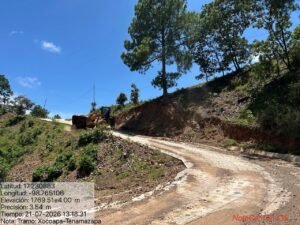 Atiende CICAEG derrumbe en carretera Xocoapa–Tenamazapa en Tlacoapa