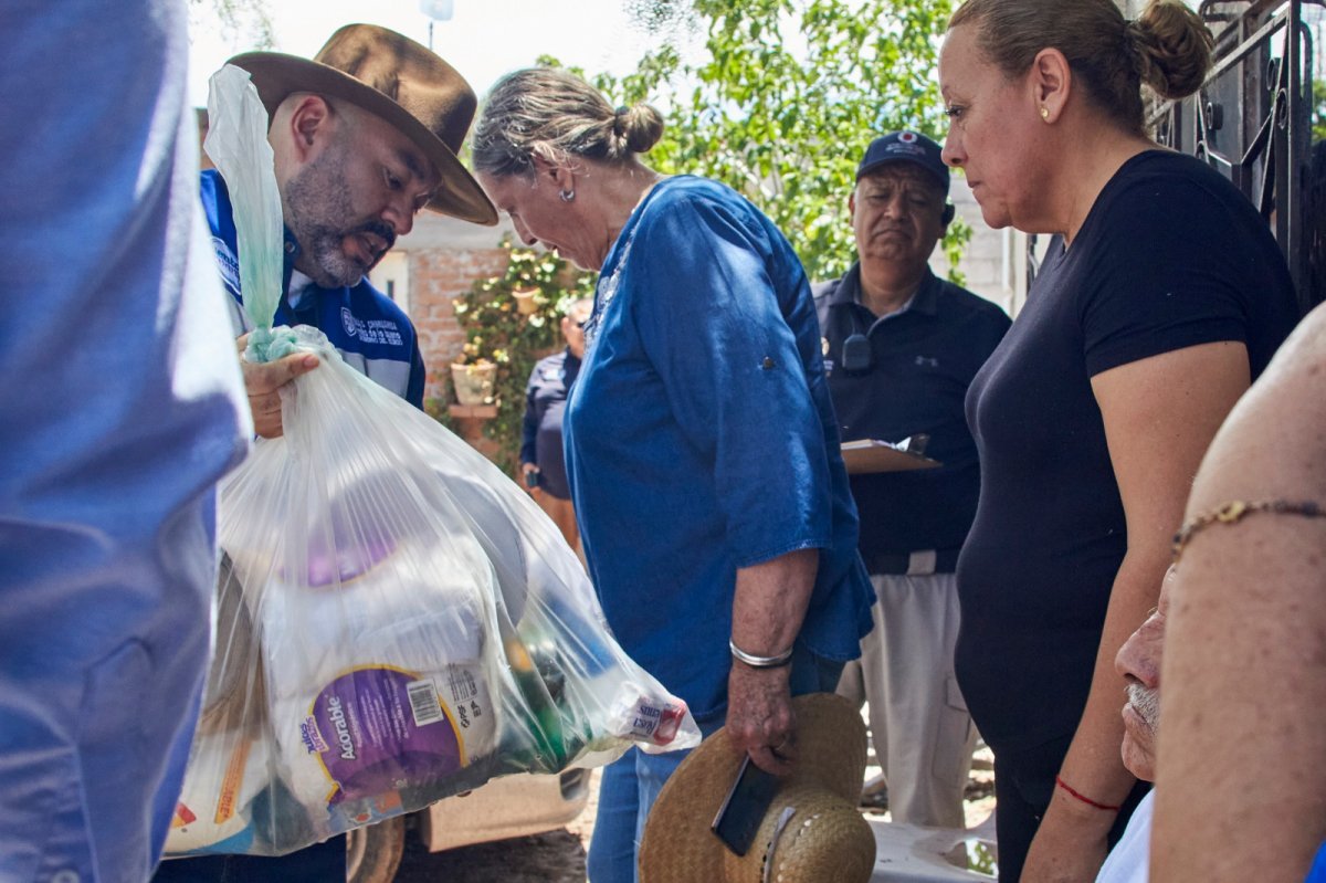 Entregan apoyos emergentes a 50 familias afectadas por lluvias en Delicias