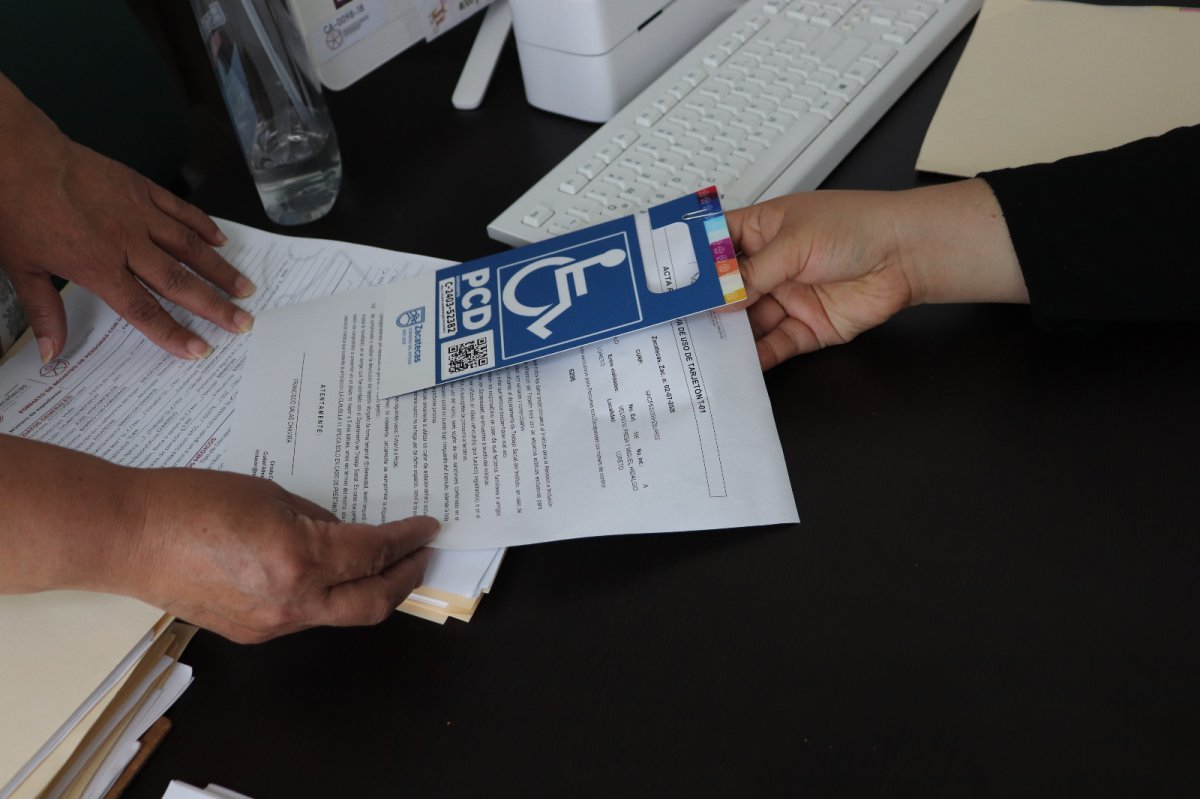 Gobierno de Zacatecas mantiene entrega de credenciales y tarjetones para personas con discapacidad