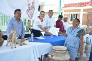 Premian a ganadores del XIX Concurso de Alfarería en San Agustín Oapan; entregan 285 mil pesos en apoyos