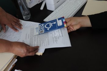 Gobierno de Zacatecas mantiene entrega de credenciales y tarjetones para personas con discapacidad