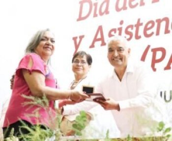Reconocen a mil 108 trabajadores de apoyo educativo en Guerrero por 25 a 45 años de servicio