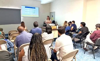 Capacita Salud BCS a médicos sobre manejo clínico de dengue y rickettsia