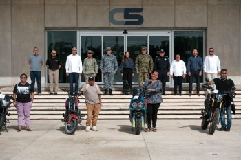 Gobernadora Mara Lezama entrega nueve motocicletas recuperadas con chip GPS en Cancún
