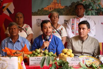 Puebla impulsa economía local con ferias de hongos silvestres y chile en nogada
