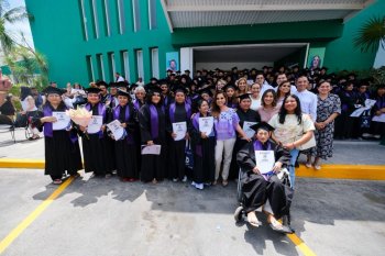 Entregan 181 certificados a mujeres que concluyeron estudios básicos y bachillerato en Quintana Roo