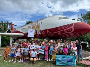 Niños descubren la megafauna marina de Cozumel en taller del BiblioAvión Gervasio