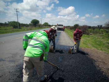 Gobierno de Zacatecas intensifica rescate carretero en tramo Santa Mónica-Pozo de Gamboa