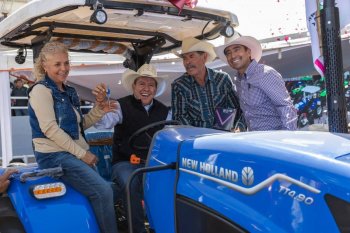 Gobernador David Monreal inaugura Expo Feria Agropecuaria en Guadalupe y anuncia sorteo de 400 tractores