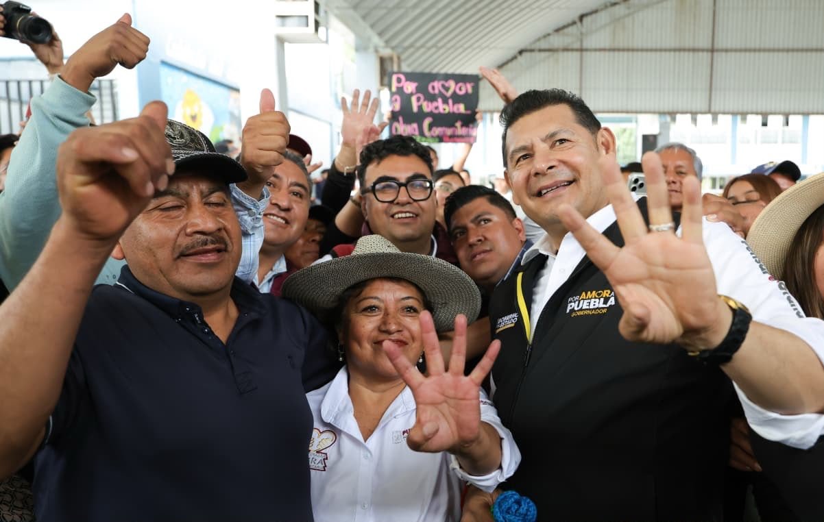 Gobernador Alejandro Armenta entrega 10 proyectos por 4.5 mdp para artesanos de seis microrregiones