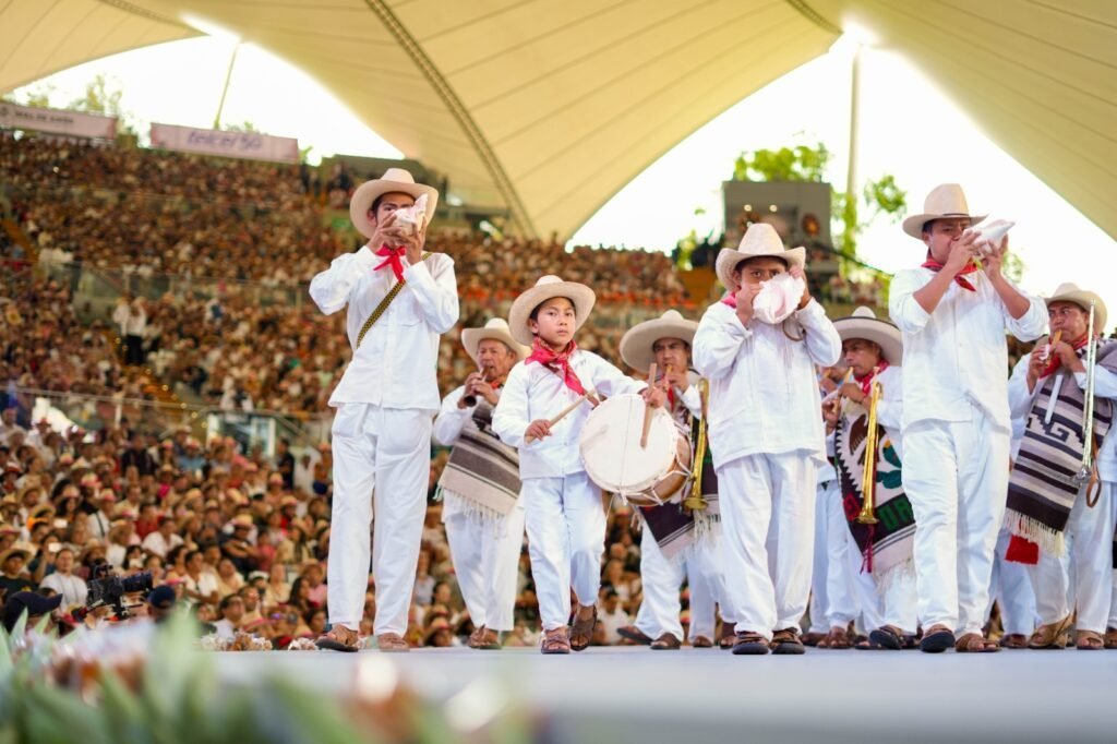 Guelaguetza 2026: Más de 11 mil personas celebran la octava de los Lunes del Cerro en Oaxaca