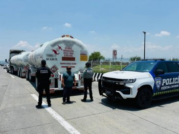 Aseguran tractocamión con 60 mil litros de hidrocarburo ilegal en Apaseo el Grande