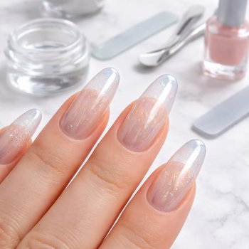 Uñas 'Glass': la manicura translúcida que domina el 2026 en México