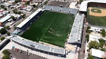 Continúa rehabilitación del Estadio Guaycura en BCS: pintura y resanamiento para mejorar seguridad