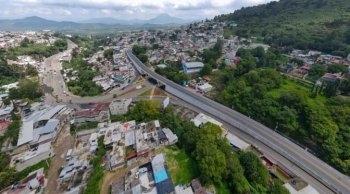 Gobernador de Michoacán inaugura paso vehicular en Zitácuaro para mejorar conectividad