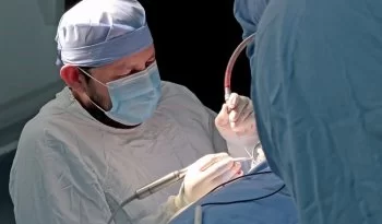 IMSS Puebla realiza exitoso implante coclear a menor de 5 años con hipoacusia congénita