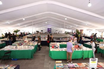 Inauguran Feria del Libro Plaza Constitución en Querétaro con tema 'Futuros posibles'