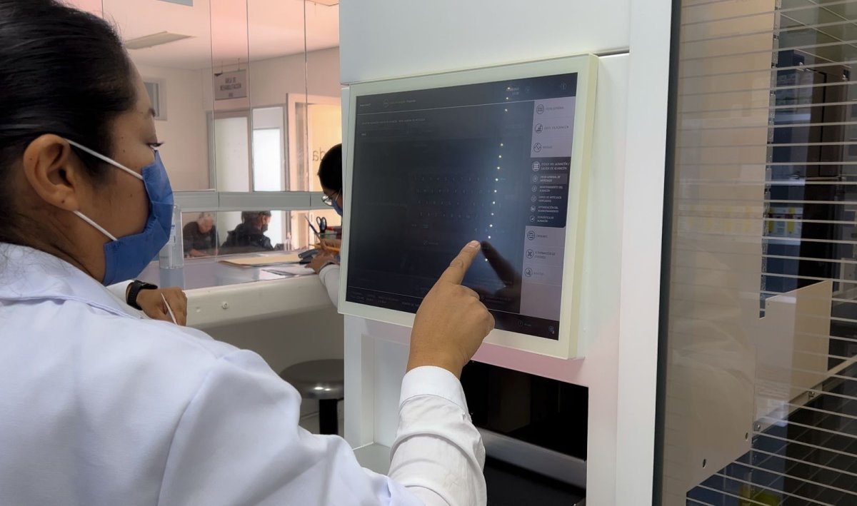 Aguascalientes moderniza hospitales públicos con robots para dispensar medicamentos