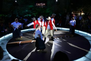 Cautiva Francia al público zacatecano con música y danzas tradicionales, en el FZFI 2026