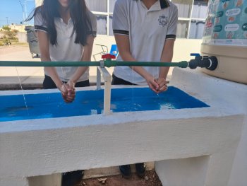 Escuela secundaria mejora acceso a agua y saneamiento con programa WASH