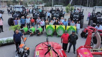Gobierno de Quintana Roo entrega maquinaria agrícola a 73 productores de cinco municipios