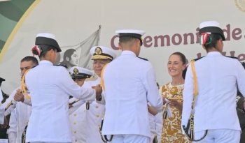 Graduación de 211 Guardiamarinas de la Heroica Escuela Naval Militar en Veracruz