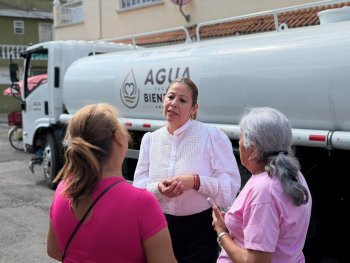 Supervisa titular de Bienestar entrega de agua en colonias de Puebla