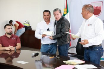 Entrega Gobernador David Monreal concesiones de transporte público a 39 nuevos permisionarios