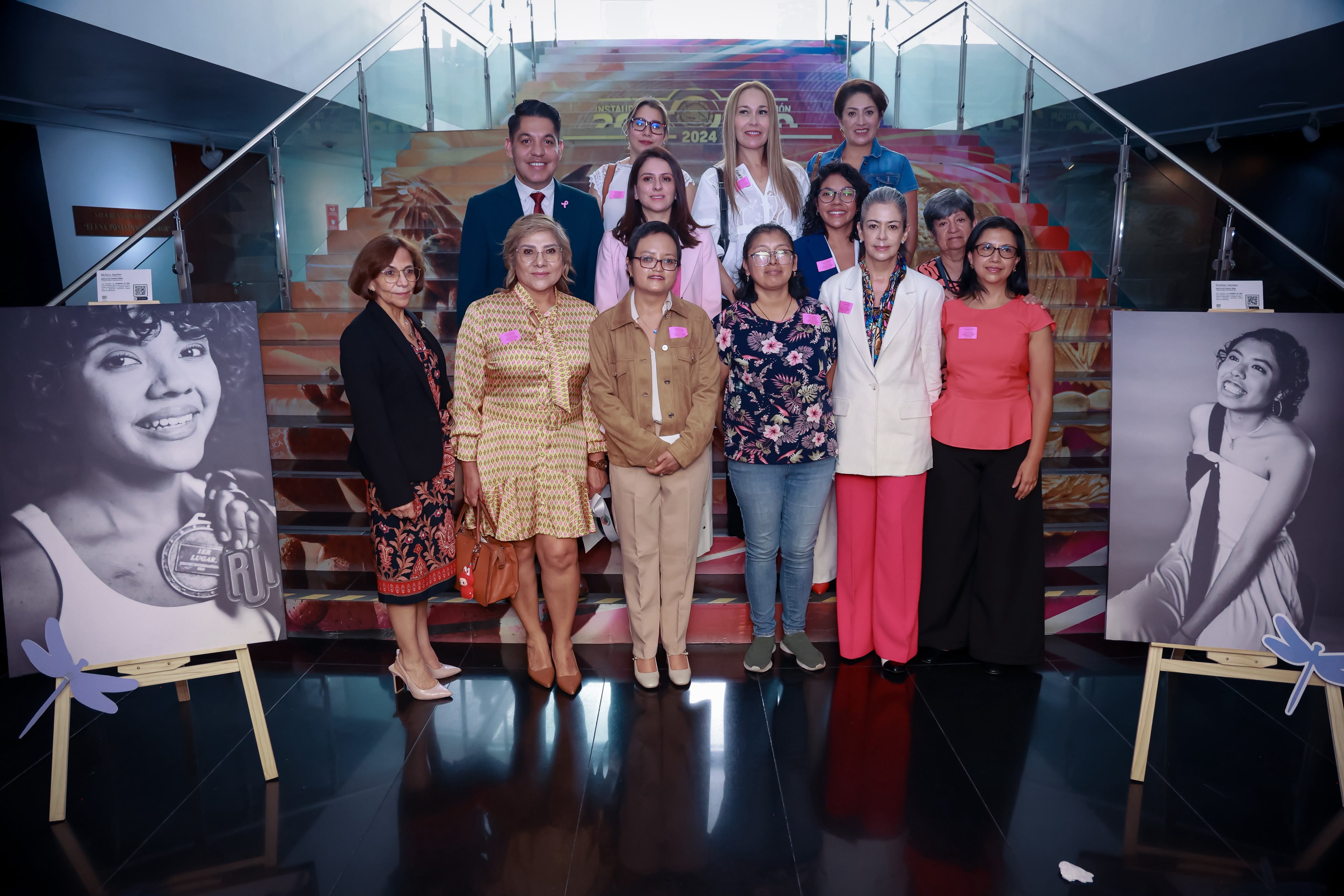 Emmanuel Reyes impulsa la concientización sobre el cáncer de mama con la inauguración de la exposición fotográfica Está en tus manos