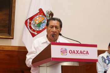 Oaxaca invertirá más de 6 mil mdp en obras para las ocho regiones en 120 días