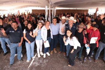 Entrega SEDESOQ apoyos de Coinversión Social en Amealco