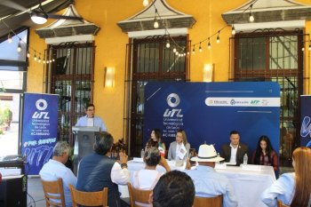 Abanderan a estudiantes de UTL Acámbaro para movilidad internacional con Beca Atlas