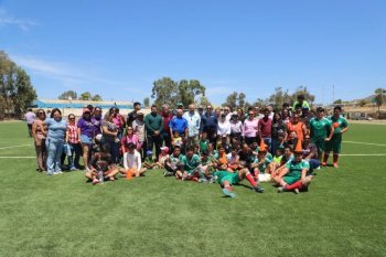 Gobernador de BCS entrega obras deportivas en Mulegé y anuncia pavimentación