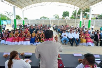 Gobernador de Oaxaca anuncia acciones en educación, campo y programas sociales para San Miguel Tenango