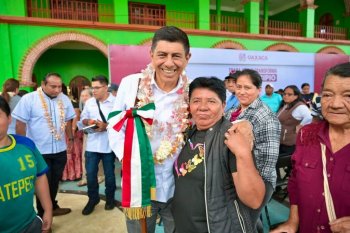 Gobierno de Oaxaca rehabilita carretera y amplía agua potable en Santa María Ecatepec