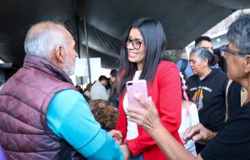 Gaby ‘La Bonita’ Sánchez gestiona agua y grava para colonias de Puebla