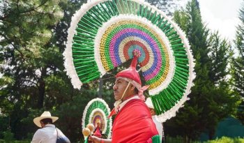 Más de 300 portadores culturales abren 'Puebla en Los Pinos' en la capital