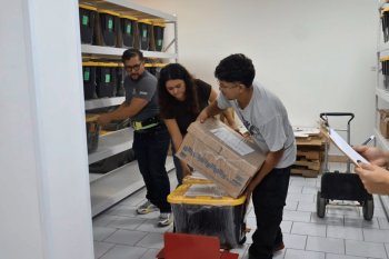 Trasladan documentos históricos del notariado al Archivo General del Estado