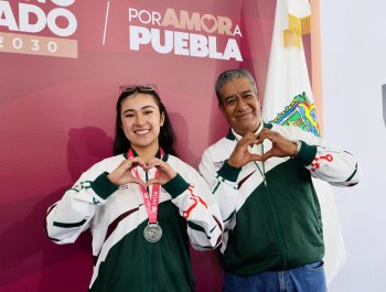 Puebla brilla en Londres: estudiante de COBAEP gana plata con fertilizante orgánico