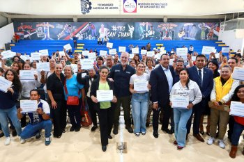 SEDESU entrega certificados del PAE a 850 familias en San Juan del Río