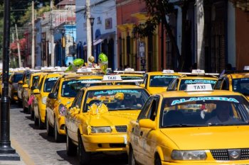 Semovi reconoce a taxistas y impulsa modernización del servicio en Oaxaca