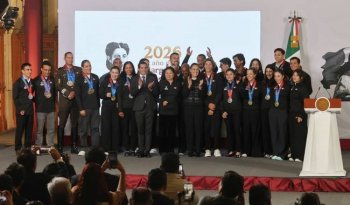 Sheinbaum anuncia aumento de becas tras récord de 407 medallas